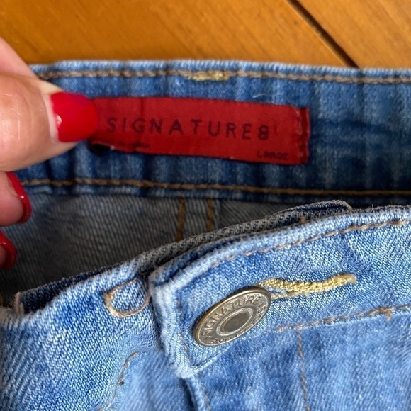 Signature8 Women’s Distressed Mid Rise Fringed Raw Hem Shorts Size Large - Picture 4 of 8